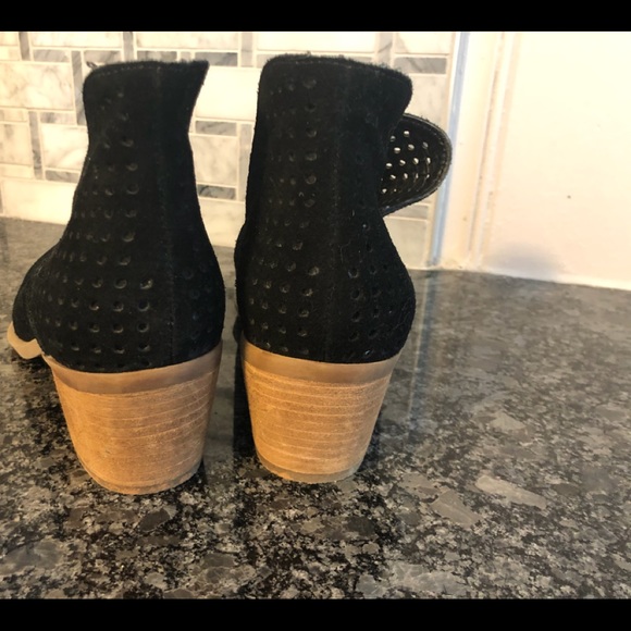 Steven Madden Black Booties Perforated 7.5 - Picture 5 of 5
